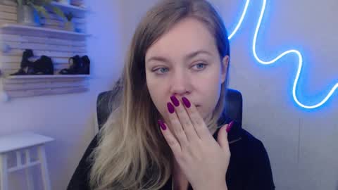 Holly online show from 02.05.25