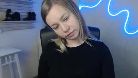 Holly online show from 02.10.25