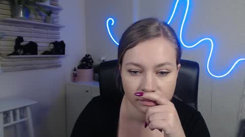 Holly online show from 02.27.25