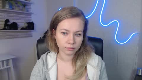 Holly online show from 03.06.25