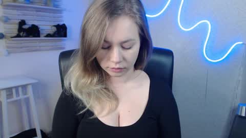 Holly online show from 03.11.25