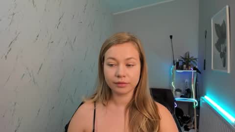 Holly online show from 09.17.25