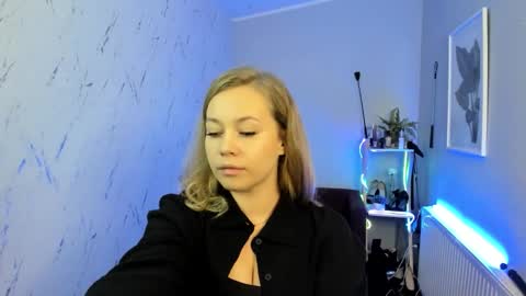 Holly online show from 09.29.25