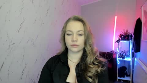 Holly online show from 01.12.26