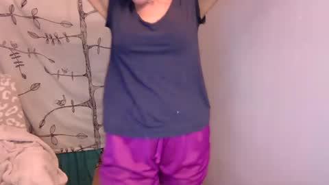 Snapshot of holly_bourbon chatting on 09.17.25 holly_bourbon online show from 09.17.25