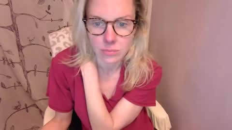 Snapshot of holly_bourbon chatting on 04.28.26 holly_bourbon online show from 04.28.26