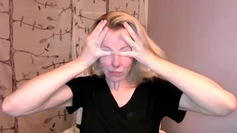 Snapshot of holly_bourbon chatting on 06.10.26 holly_bourbon online show from 06.10.26