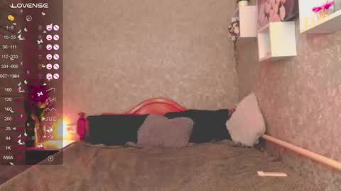 Snapshot of holly_molly8 chatting on 12.08.24 holly_molly8 online show from 12.08.24