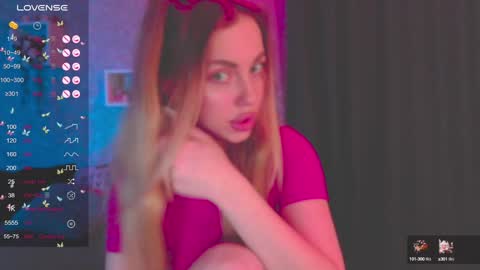 Snapshot of holly_molly8 chatting on 01.25.25 holly_molly8 online show from 01.25.25