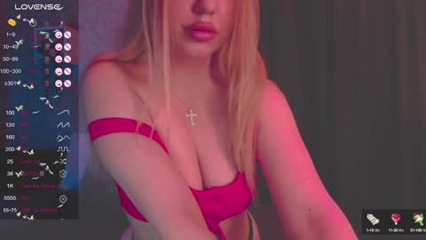 Snapshot of holly_molly8 chatting on 01.26.25 holly_molly8 online show from 01.26.25