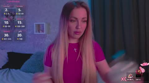 Snapshot of holly_molly8 chatting on 02.12.25 holly_molly8 online show from 02.12.25