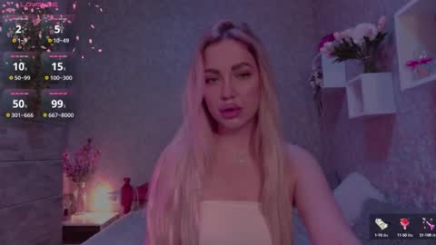 Snapshot of holly_molly8 chatting on 10.12.25 holly_molly8 online show from 10.12.25