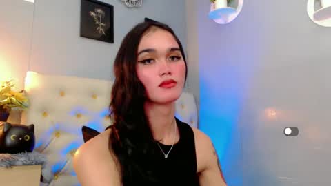 Snapshot of holly_sunshine69 chatting on 12.20.24 Apple online show from 12.20.24