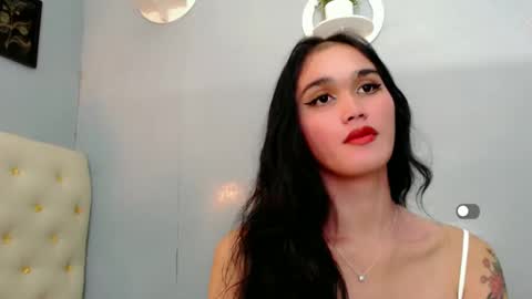 Snapshot of holly_sunshine69 chatting on 12.23.24 Apple online show from 12.23.24