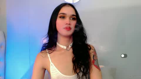 Snapshot of holly_sunshine69 chatting on 02.01.25 Apple online show from 02.01.25