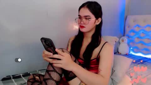Snapshot of holly_sunshine69 chatting on 04.18.26 Apple online show from 04.18.26