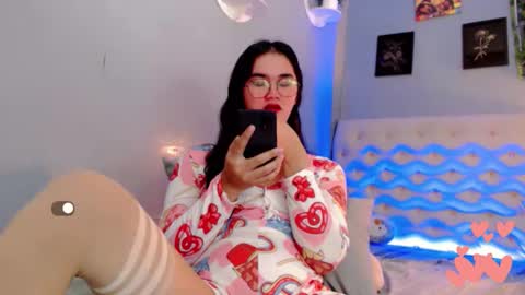 Snapshot of holly_sunshine69 chatting on 04.25.26 Apple online show from 04.25.26