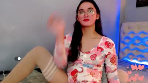 Snapshot of holly_sunshine69 chatting on 05.17.26 Apple online show from 05.17.26