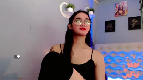 Snapshot of holly_sunshine69 chatting on 06.15.26 Apple online show from 06.15.26