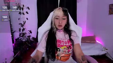Snapshot of hollyhodsonx chatting on 06.18.26 Holly Hudson online show from 06.18.26