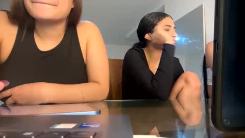 Snapshot of hollykoff chatting on 01.04.25 space online show from 01.04.25