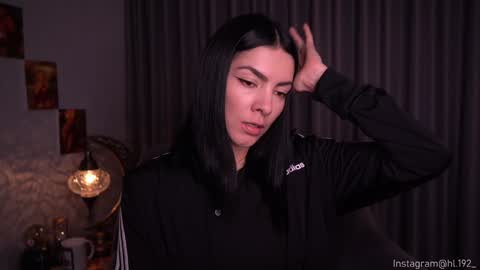 Holly Linder online show from 12.04.24