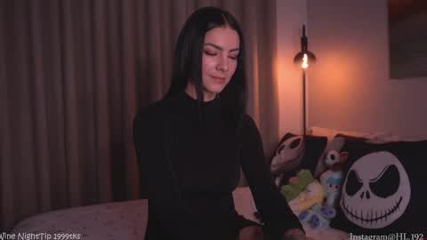 Holly Linder online show from 10.04.25