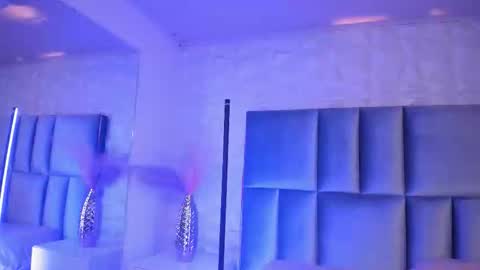 hollypeach_ online show from 02.11.26