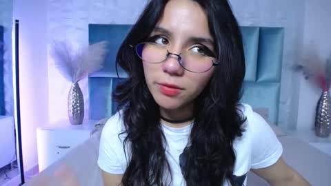 hollypeach_ online show from 03.24.26