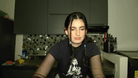 hollyshit_ online show from 04.17.26