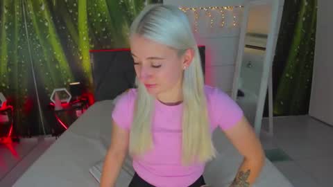 HollyTaillor online show from 09.11.25