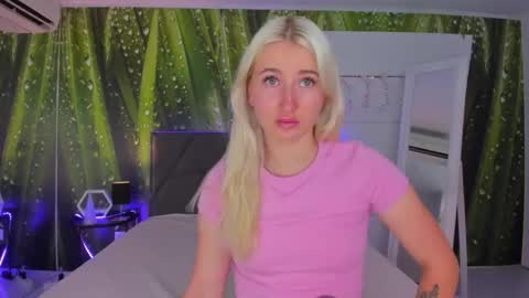 HollyTaillor online show from 09.19.25