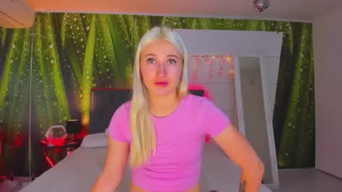 HollyTaillor online show from 10.13.25