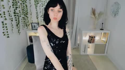 Holly online show from 11.23.25