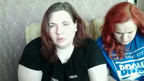 Snapshot of hollyxeva chatting on 05.14.26 HollyXEva online show from 05.14.26