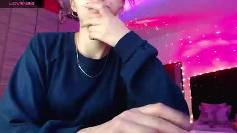 Juli online show from 09.12.25