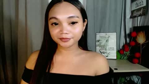 Snapshot of holy_shine chatting on 05.16.26 Bella online show from 05.16.26