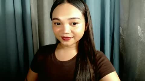 Snapshot of holy_shine chatting on 06.18.26 Bella online show from 06.18.26