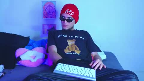      online show from 12.04.25