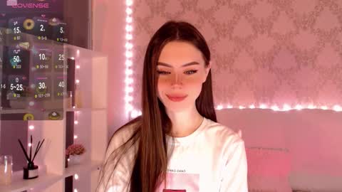 Mia online show from 09.14.25