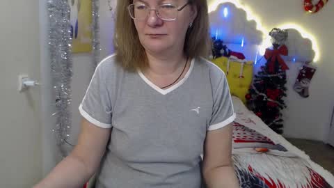 Snapshot of holymilfa chatting on 12.08.24 holymilfa online show from 12.08.24