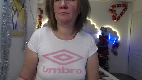 Snapshot of holymilfa chatting on 12.20.24 holymilfa online show from 12.20.24