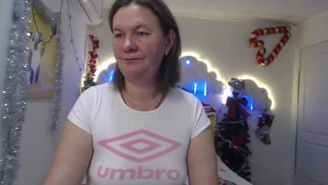 Snapshot of holymilfa chatting on 12.20.24 holymilfa online show from 12.20.24