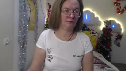 Snapshot of holymilfa chatting on 12.29.24 holymilfa online show from 12.29.24