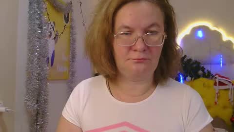 Snapshot of holymilfa chatting on 01.12.25 holymilfa online show from 01.12.25