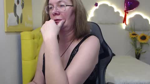 Snapshot of holymilfa chatting on 02.09.25 holymilfa online show from 02.09.25