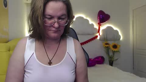 Snapshot of holymilfa chatting on 02.20.25 holymilfa online show from 02.20.25