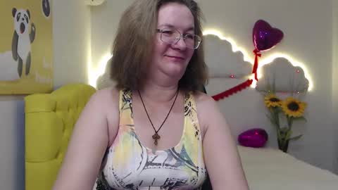 Snapshot of holymilfa chatting on 02.22.25 holymilfa online show from 02.22.25