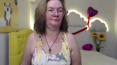 Snapshot of holymilfa chatting on 02.22.25 holymilfa online show from 02.22.25