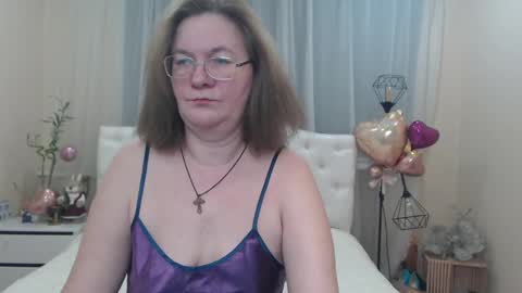 Snapshot of holymilfa chatting on 02.27.25 holymilfa online show from 02.27.25